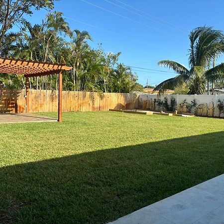 House In Dania Beach Buitenkant foto